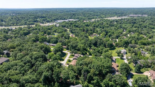 11 Hickory Hollow Lane, Fenton, MO 63026