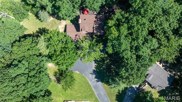 11 Hickory Hollow Lane, Fenton, MO 63026