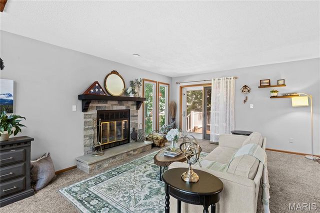 11 Hickory Hollow Lane, Fenton, MO 63026