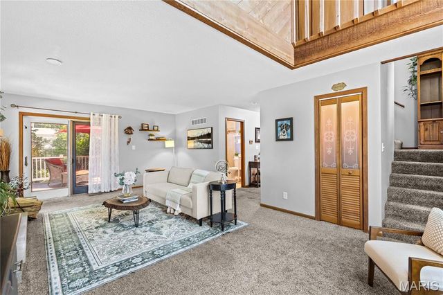 11 Hickory Hollow Lane, Fenton, MO 63026