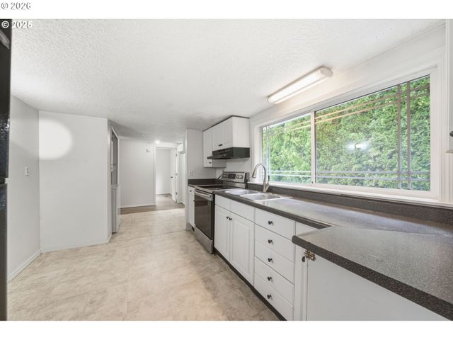 2210 E 25TH St, Vancouver, WA 98661