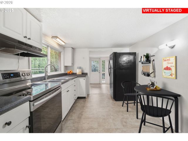 2210 E 25TH St, Vancouver, WA 98661