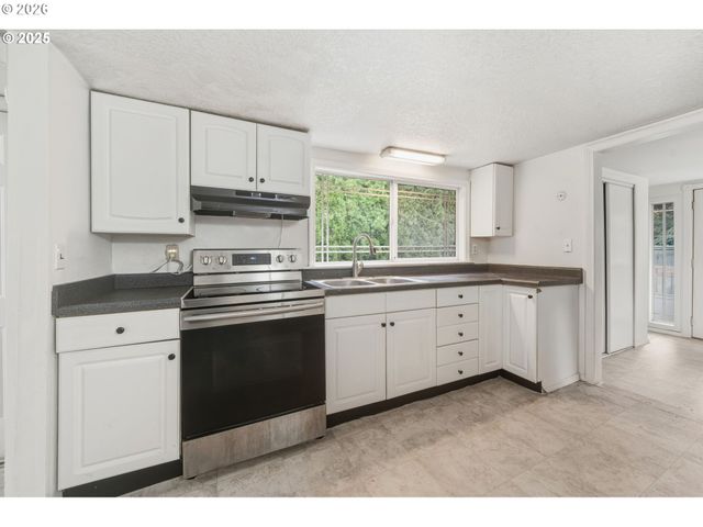 2210 E 25TH St, Vancouver, WA 98661