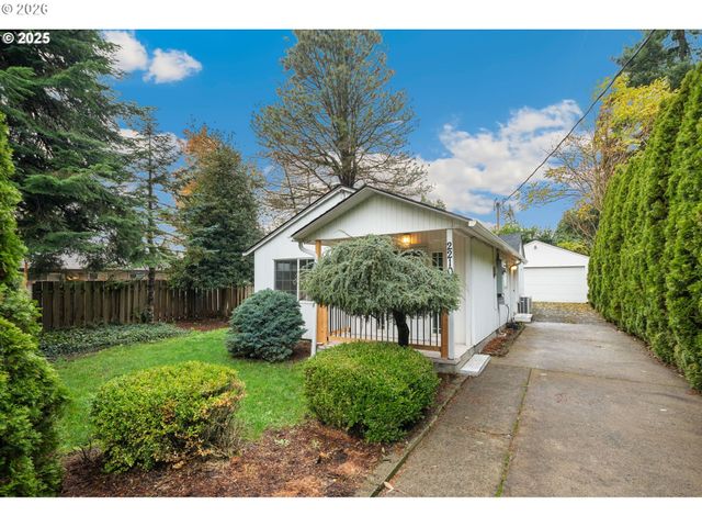 2210 E 25TH St, Vancouver, WA 98661