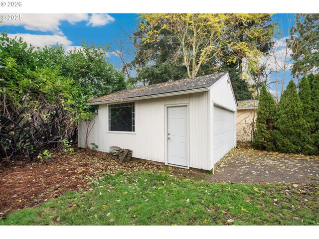 2210 E 25TH St, Vancouver, WA 98661