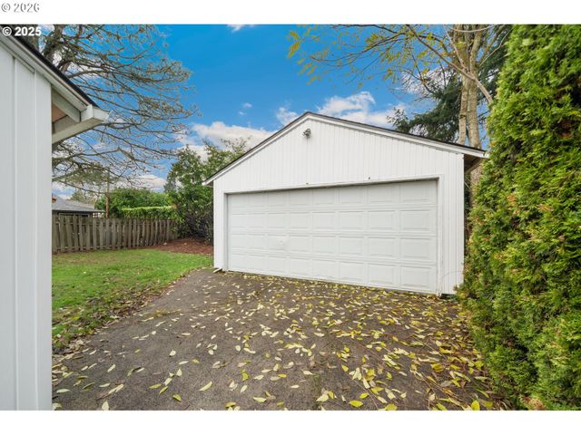 2210 E 25TH St, Vancouver, WA 98661