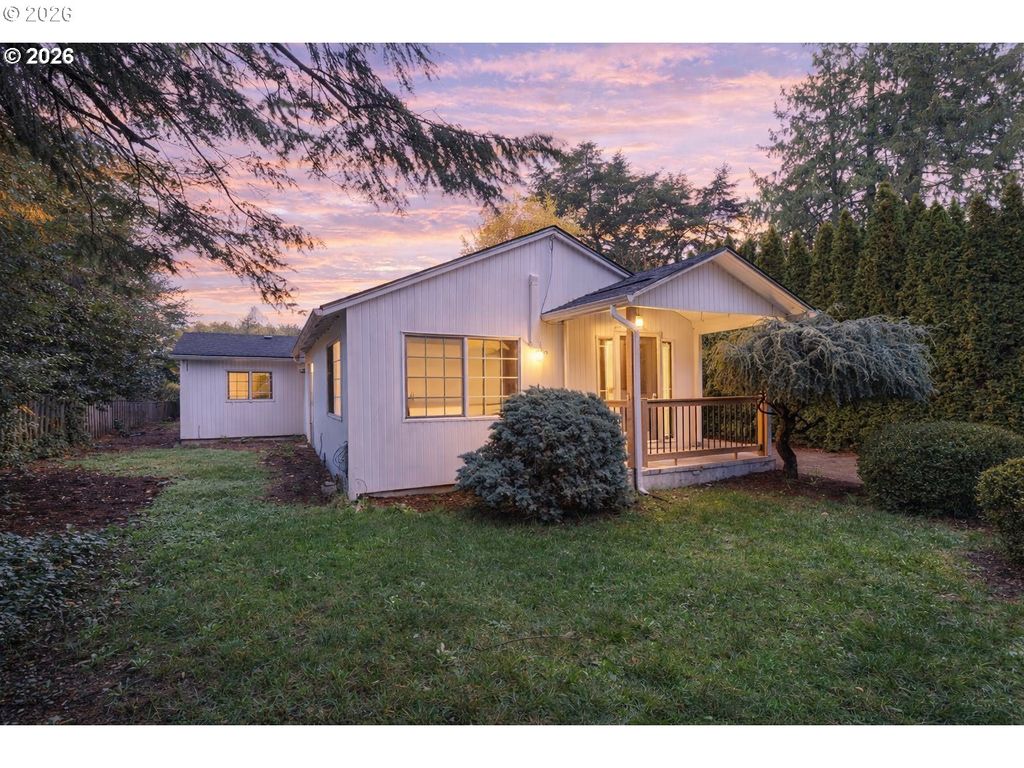 2210 E 25TH St, Vancouver, WA 98661