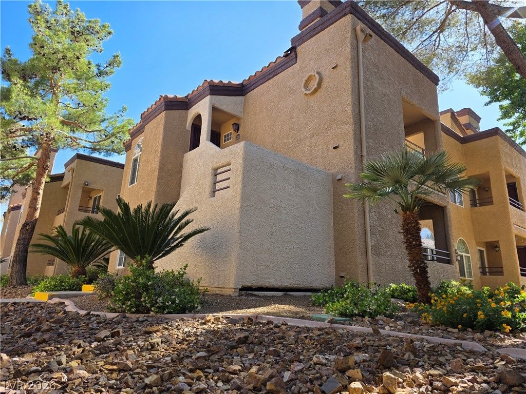 9325 West Desert Inn Road 226, Las Vegas, NV 89117