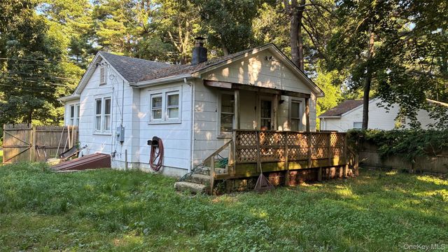 80 Magnolia Drive, Mastic Beach, NY 11951