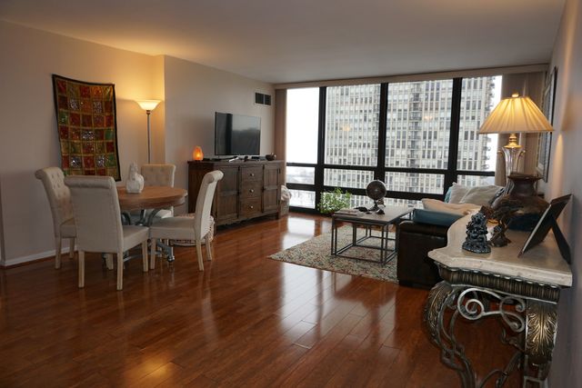1636 N Wells Street 2007, Chicago, IL 60614
