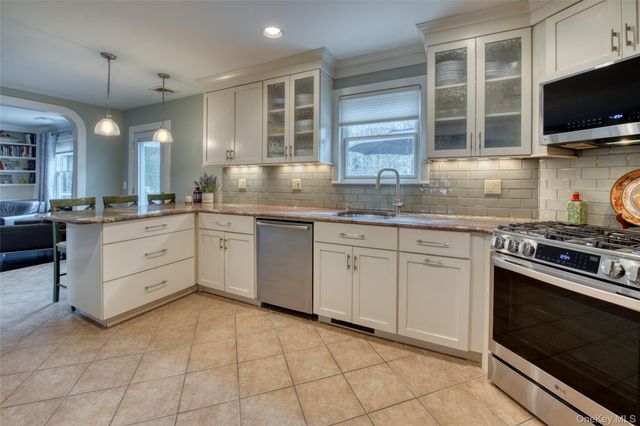 9 Deborah Drive, Quiogue, NY 11978