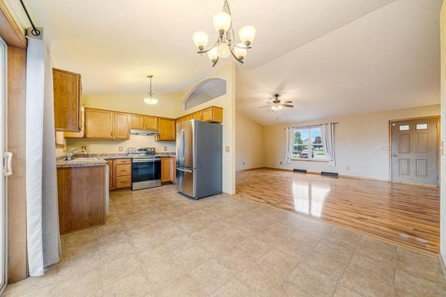 2305 HEARTHSTONE DRIVE, Kaukauna, WI 54130