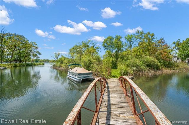 6837 Hatchery Road, Waterford Charter Township, MI 48327