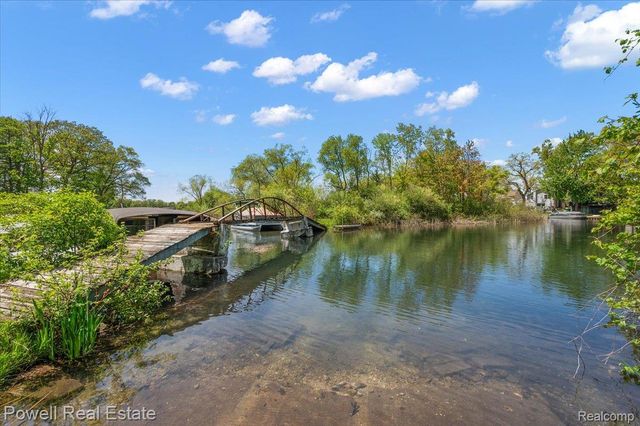 6837 Hatchery Road, Waterford Charter Township, MI 48327