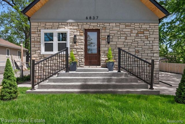 6837 Hatchery Road, Waterford Charter Township, MI 48327