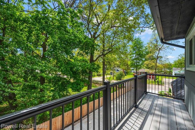 6837 Hatchery Road, Waterford Charter Township, MI 48327