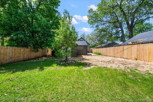 6837 Hatchery Road, Waterford Charter Township, MI 48327