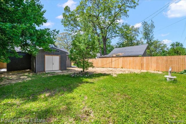 6837 Hatchery Road, Waterford Charter Township, MI 48327