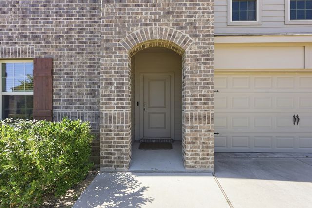 2200 Rustling Oaks Drive, Denton, TX 76209