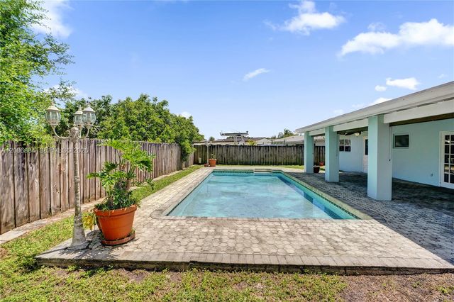 10511 SW 124th Ave, Miami, FL 33186