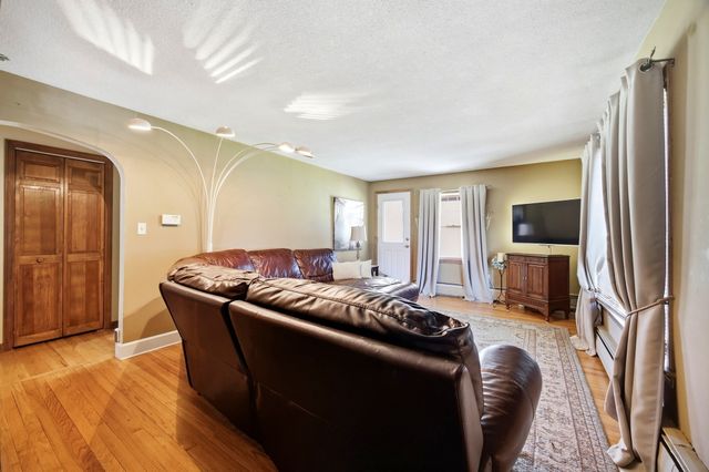 27 Palmer Ave, Chicopee, MA 01020