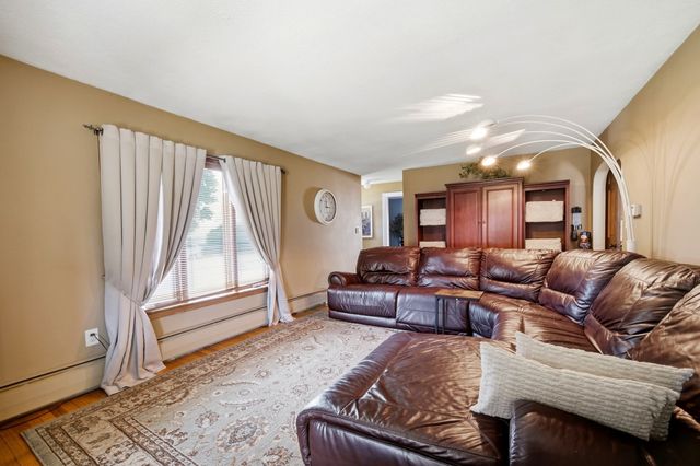 27 Palmer Ave, Chicopee, MA 01020