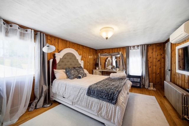 27 Palmer Ave, Chicopee, MA 01020