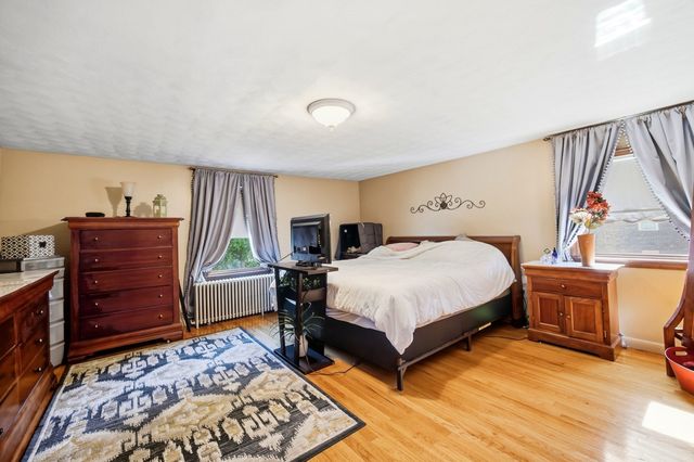 27 Palmer Ave, Chicopee, MA 01020