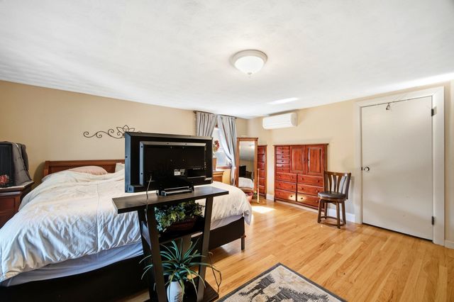 27 Palmer Ave, Chicopee, MA 01020