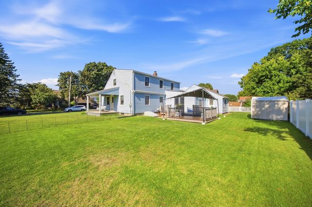 27 Palmer Ave, Chicopee, MA 01020