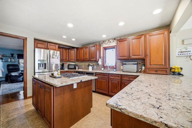 27 Palmer Ave, Chicopee, MA 01020
