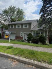 101 Molinari Dr, Wanaque Boro, NJ 07465