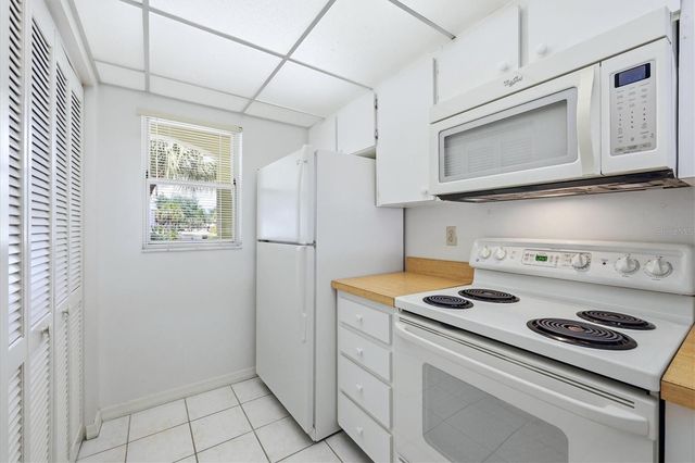 444 CERROMAR ROAD 298, Venice, FL 34293