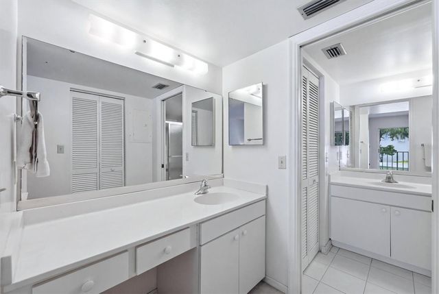 444 CERROMAR ROAD 298, Venice, FL 34293