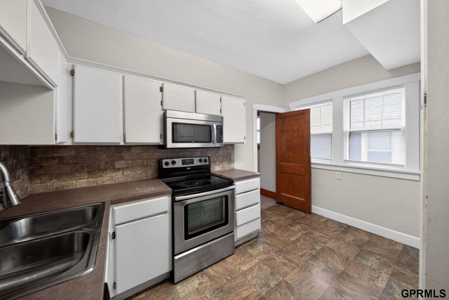 2818 S 34Th Street, Omaha, NE 68105