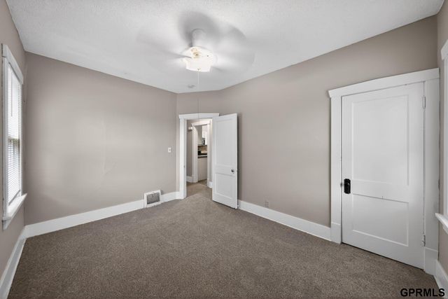 2818 S 34Th Street, Omaha, NE 68105