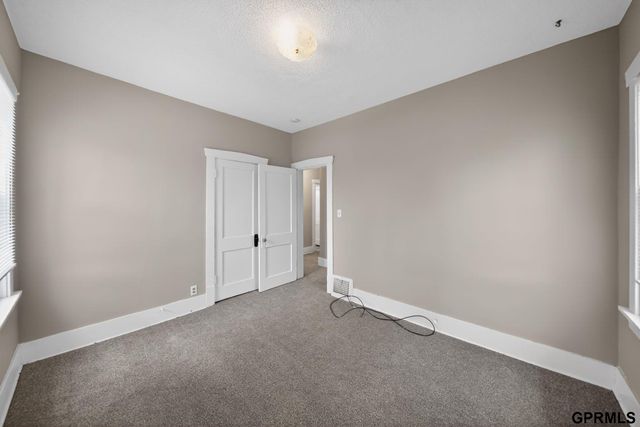 2818 S 34Th Street, Omaha, NE 68105