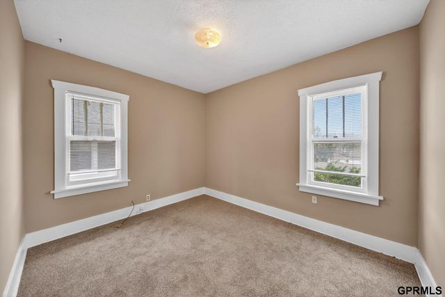 2818 S 34Th Street, Omaha, NE 68105