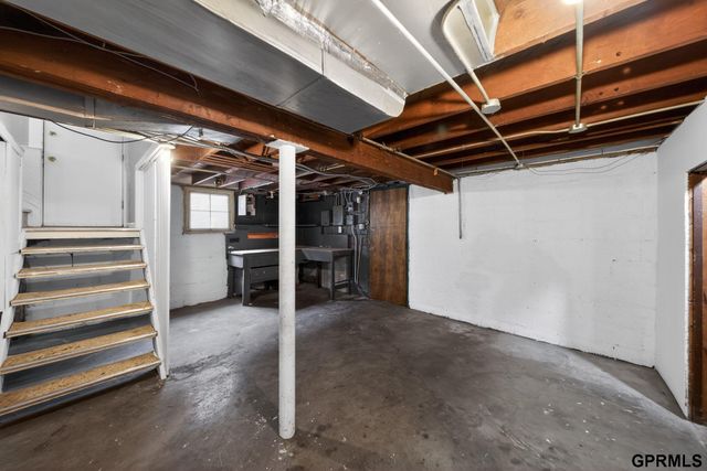 2818 S 34Th Street, Omaha, NE 68105
