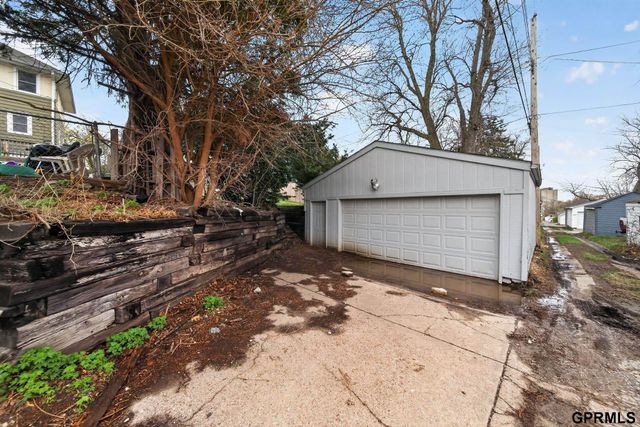 2818 S 34Th Street, Omaha, NE 68105