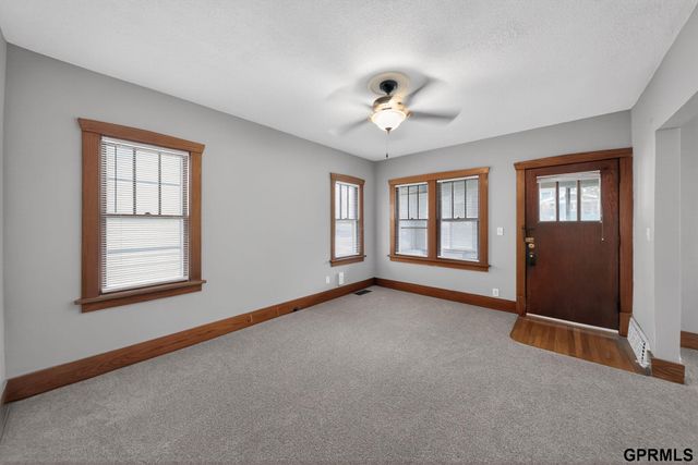 2818 S 34Th Street, Omaha, NE 68105