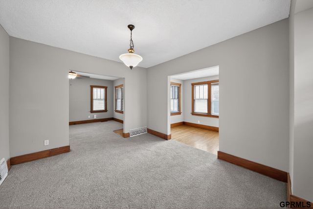 2818 S 34Th Street, Omaha, NE 68105