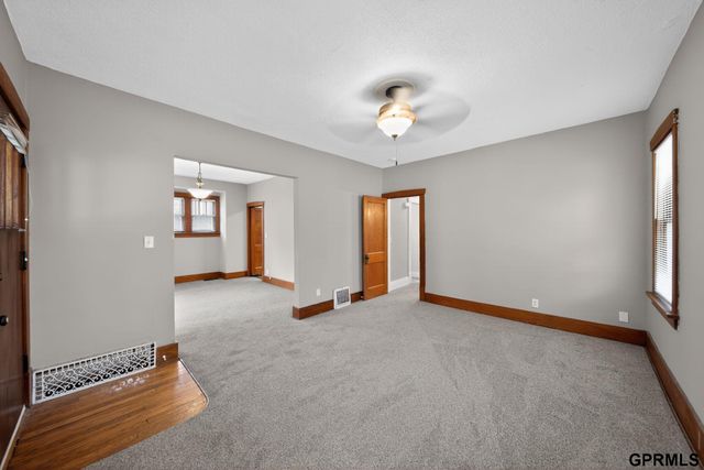 2818 S 34Th Street, Omaha, NE 68105