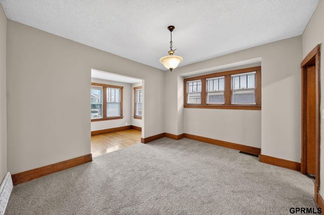 2818 S 34Th Street, Omaha, NE 68105