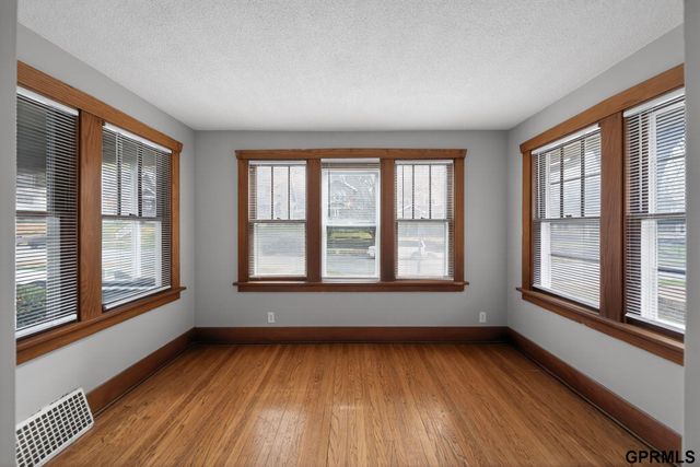 2818 S 34Th Street, Omaha, NE 68105