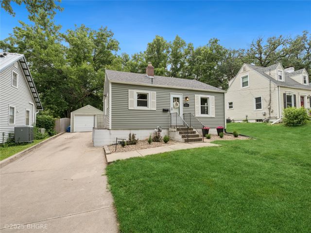 3930 Lincoln Place Drive, Des Moines, IA 50312