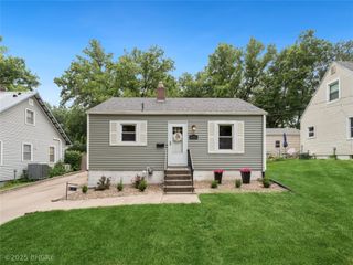 3930 Lincoln Place Drive, Des Moines, IA 50312