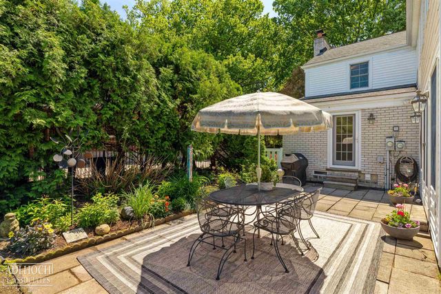1254 Berkshire Road, Grosse Pointe, MI 48230