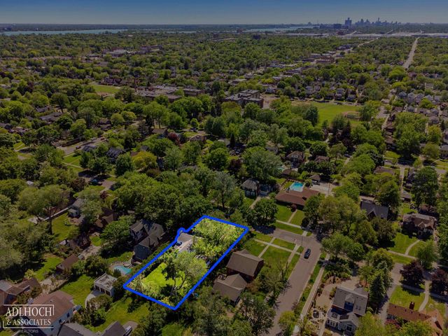 1254 Berkshire Road, Grosse Pointe, MI 48230
