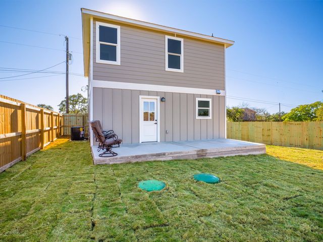 303 Cedarhill DR, Granite Shoals, TX 78654